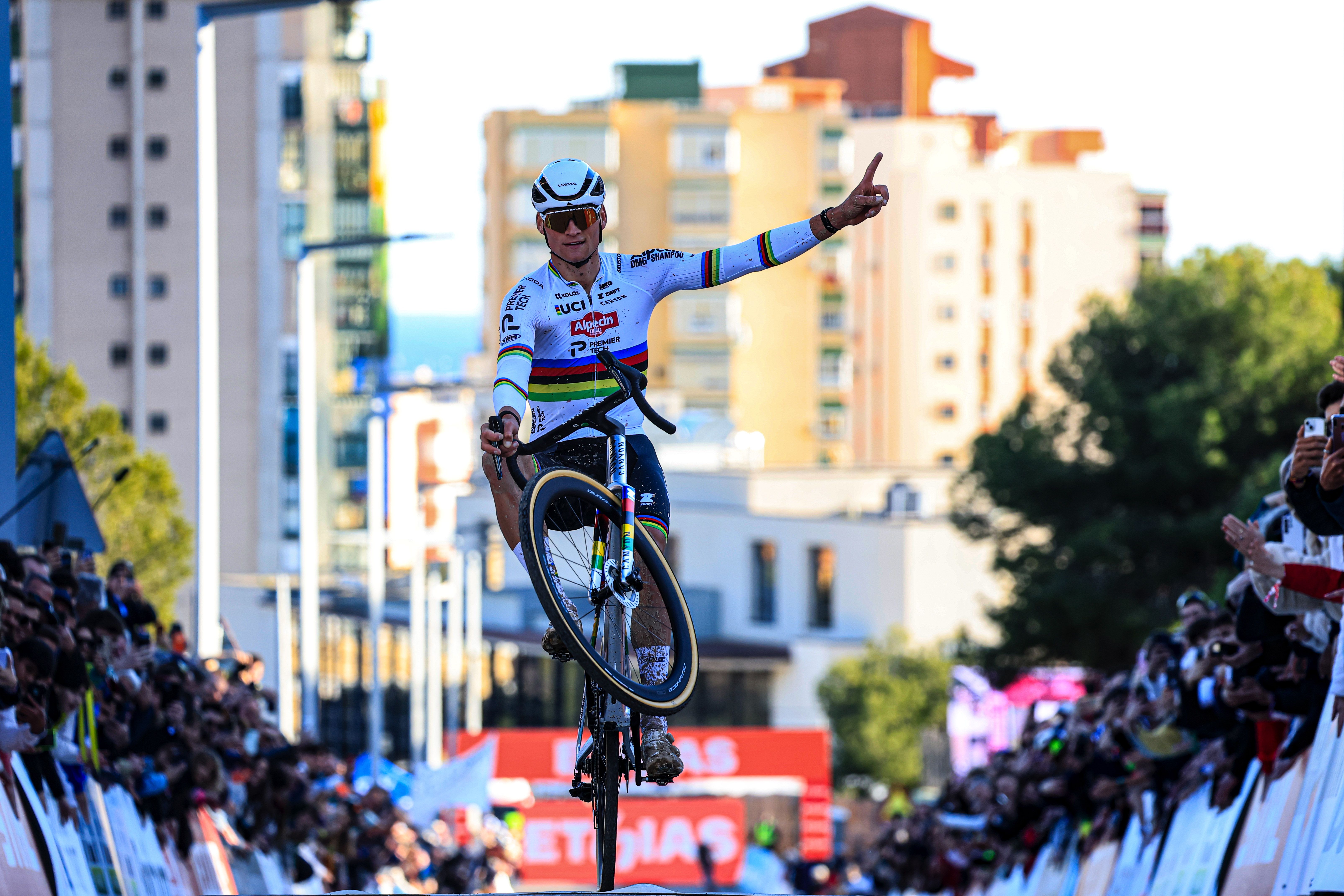 Mathieu van der Poel domina en Benidorm y Felipe Orts consigue un pódium histórico Mathieu van der Poel domina en Benidorm y Felipe Orts consigue un pódium histórico