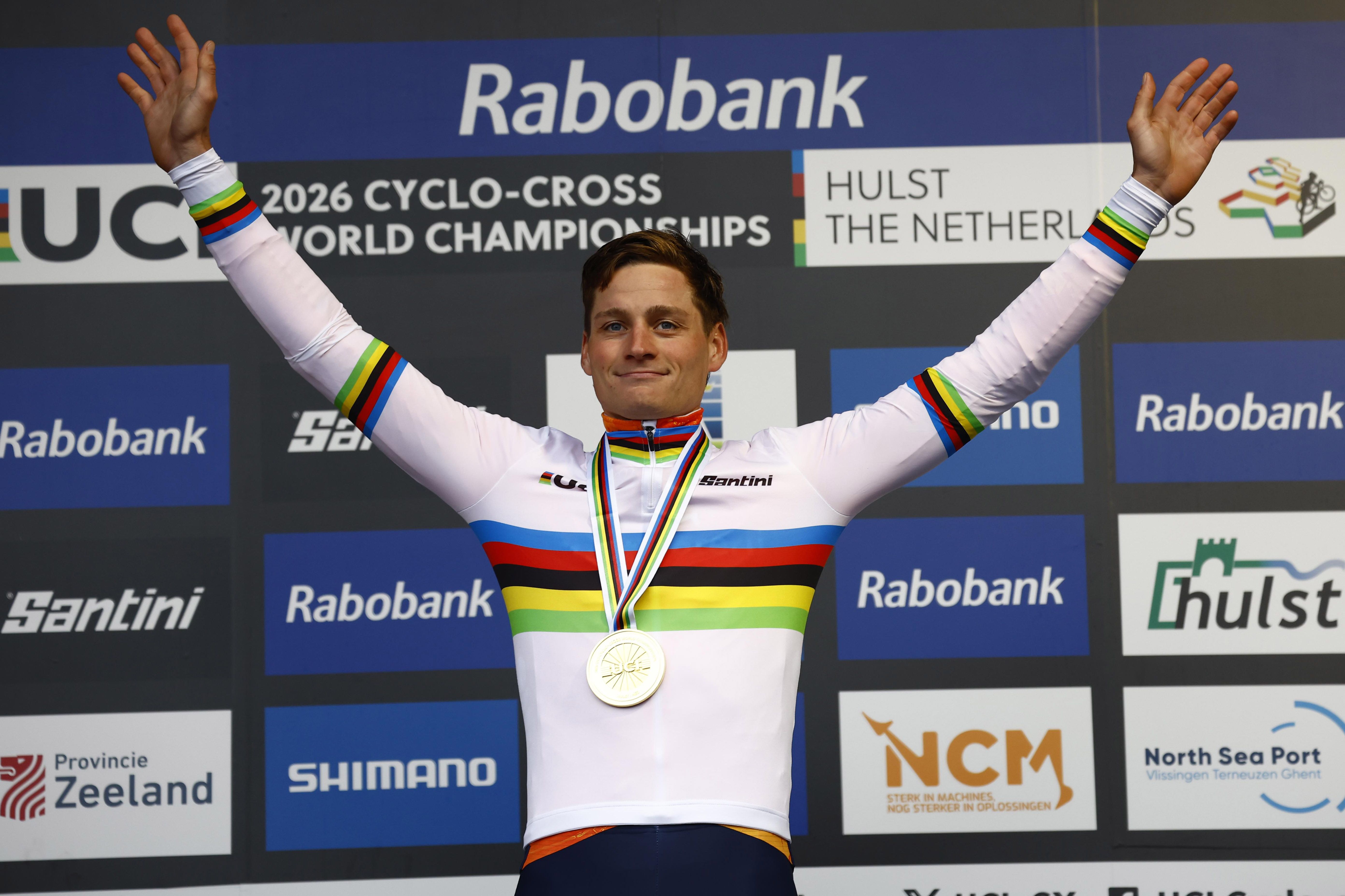 Mathieu van der Poel, historia viva: se viste su octavo maillot arcoiris en Hulst Mathieu van der Poel, historia viva: se viste su octavo maillot arcoiris en Hulst