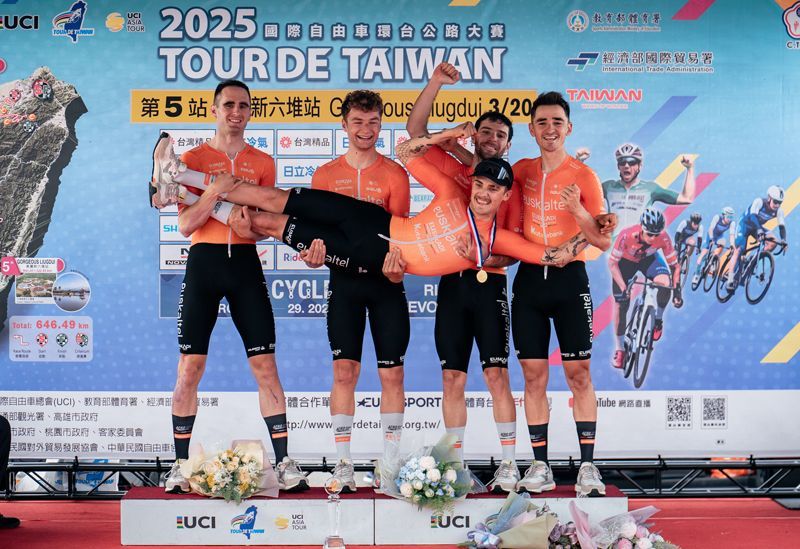 equipo tour taiwan 2025 etapa5