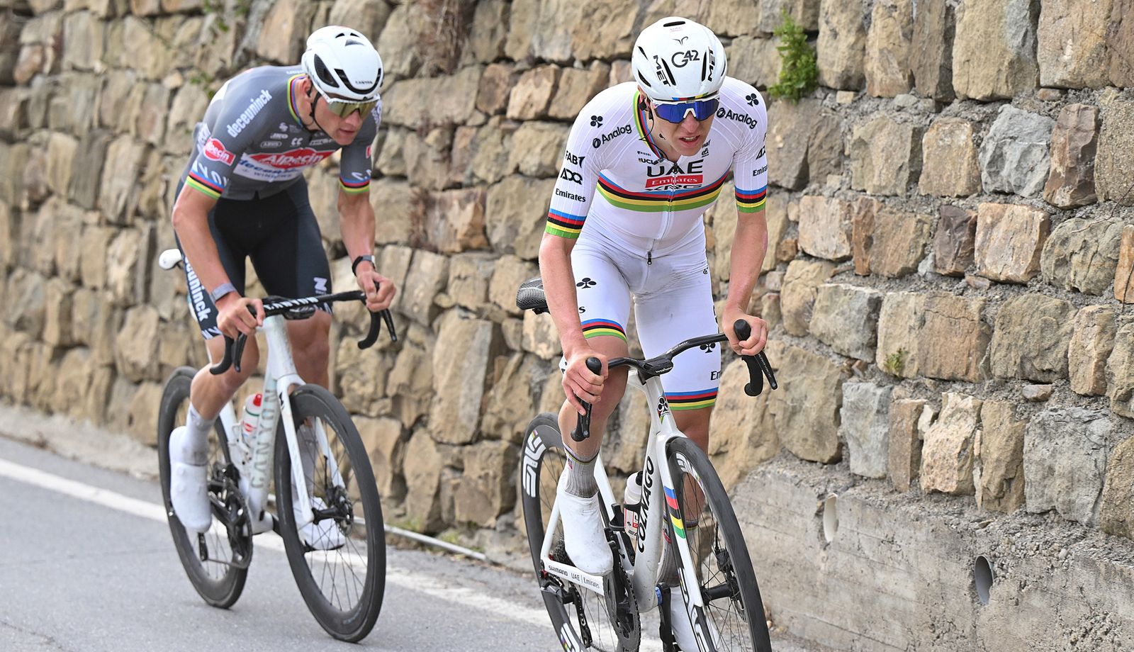 Pogacar y Van der Poel en una imagen de la Milán - San Remo 2025