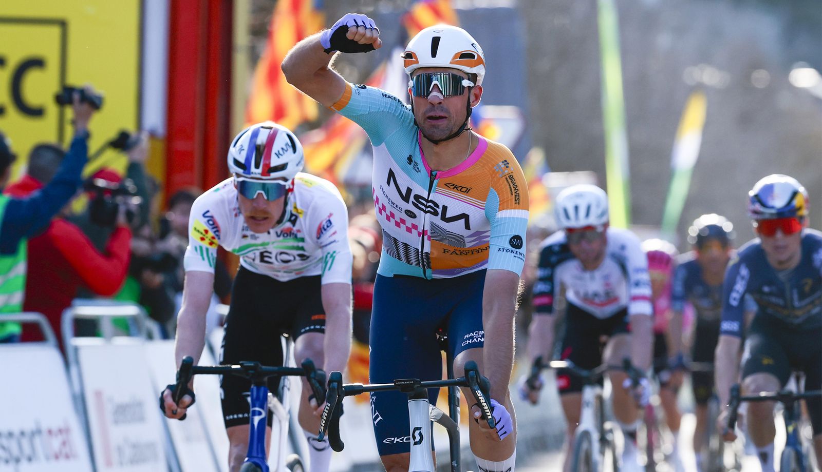 Vernon supera a Godon y conquista la 4ª etapa de la Volta a Catalunya Vernon supera a Godon y conquista la 4ª etapa de la Volta a Catalunya