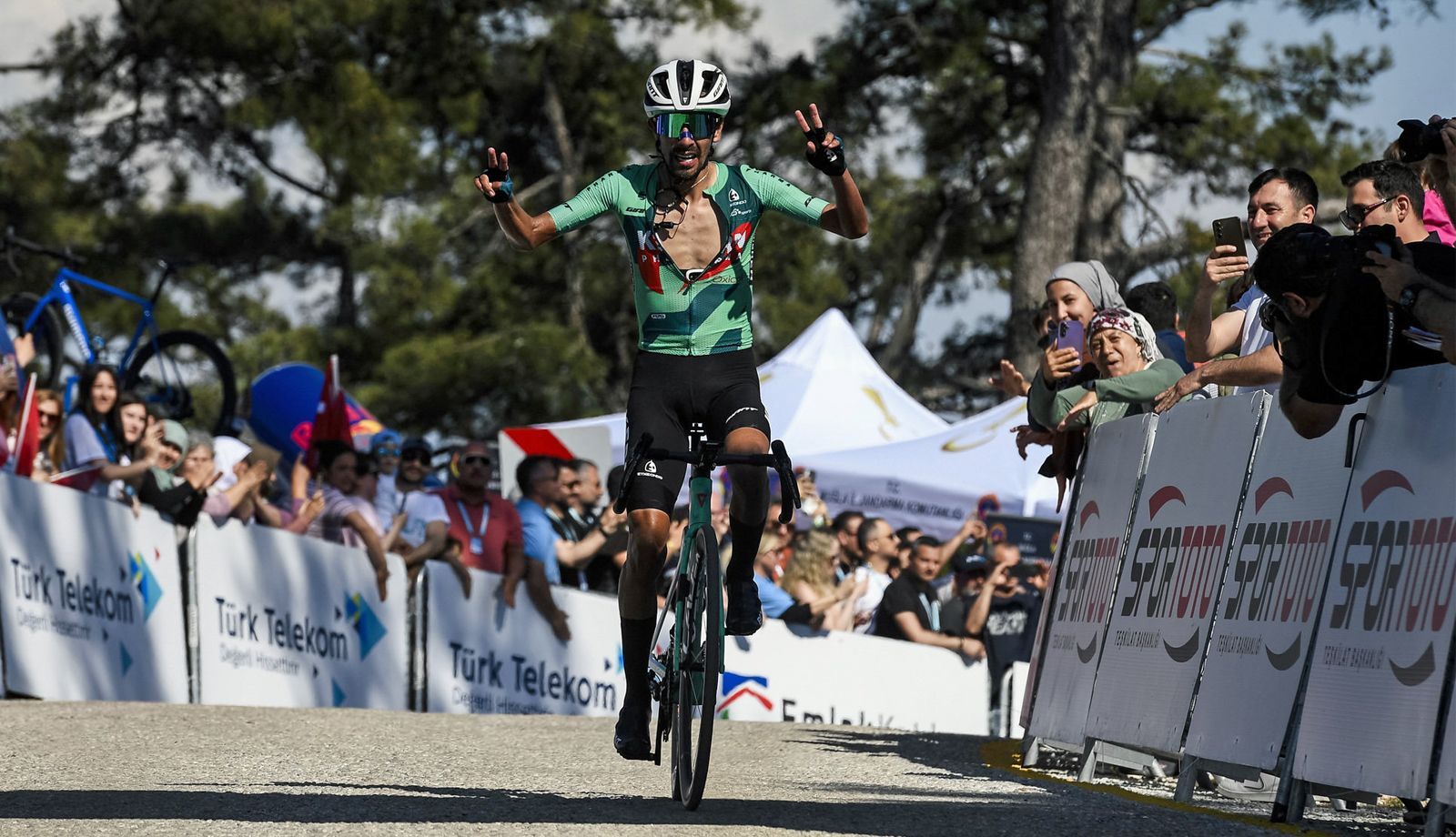 Iván Sosa domina la subida a Kiran y es el nuevo líder de la Vuelta a Turquía Iván Sosa domina la subida a Kiran y es el nuevo líder de la Vuelta a Turquía