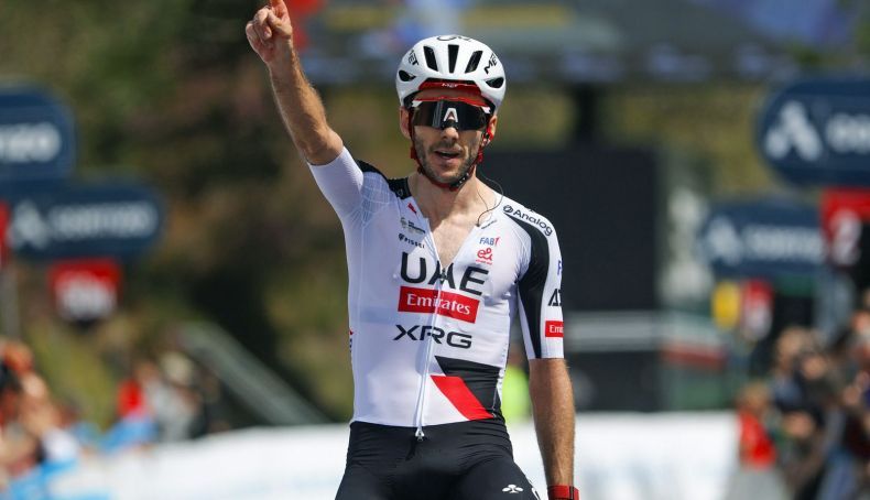 adam yates marca diferencias en cabeza de meda y se viste de lider en o gran camino 2 790x454