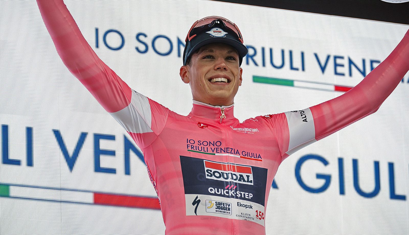 Paul Magnier, primera 'maglia rosa' del Giro tras un accidentado final en Burgas Paul Magnier, primera 'maglia rosa' del Giro tras un accidentado final en Burgas