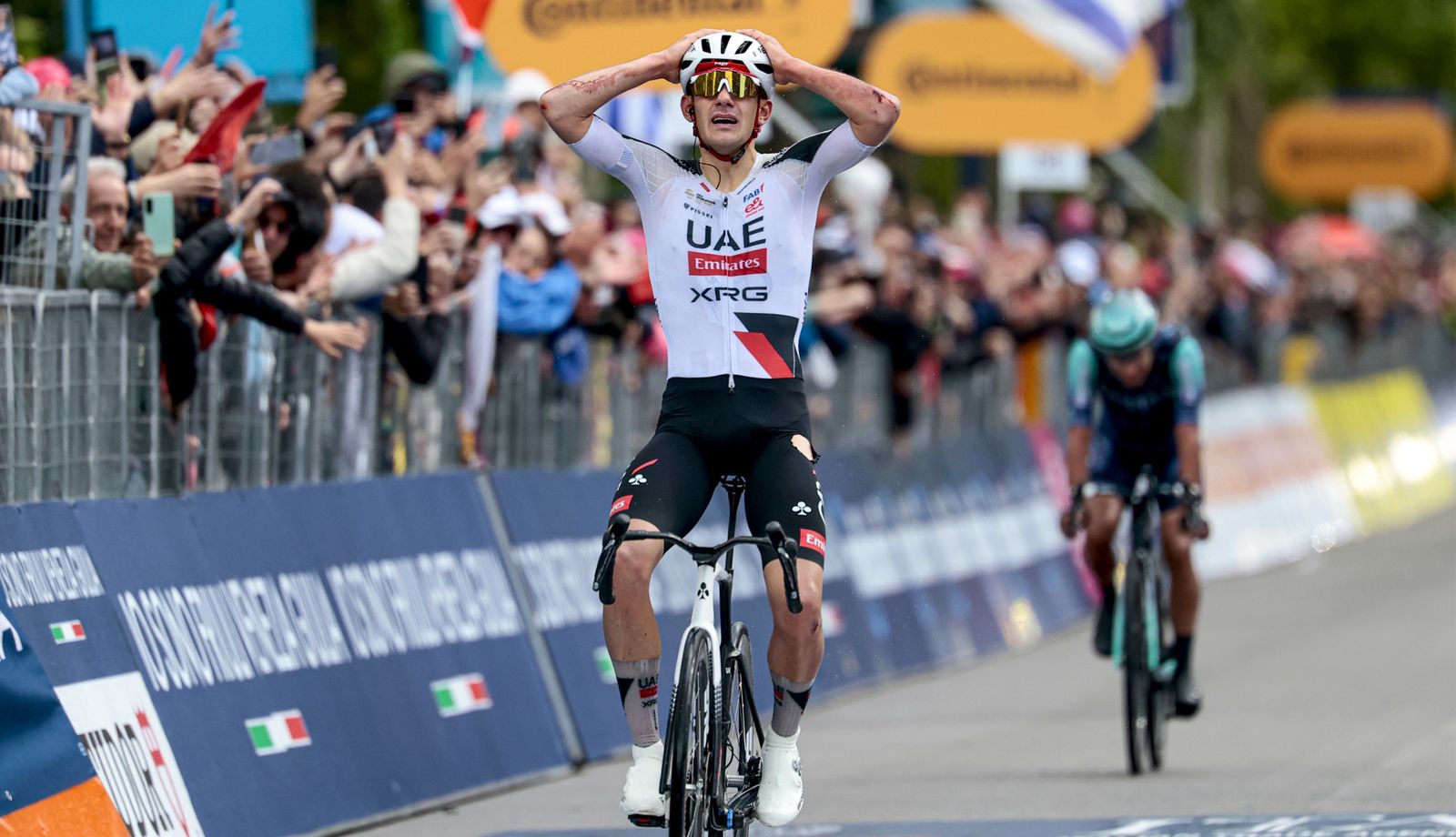 Épica victoria de Igor Arrieta en un final caótico; Afonso Eulálio, nuevo líder del Giro