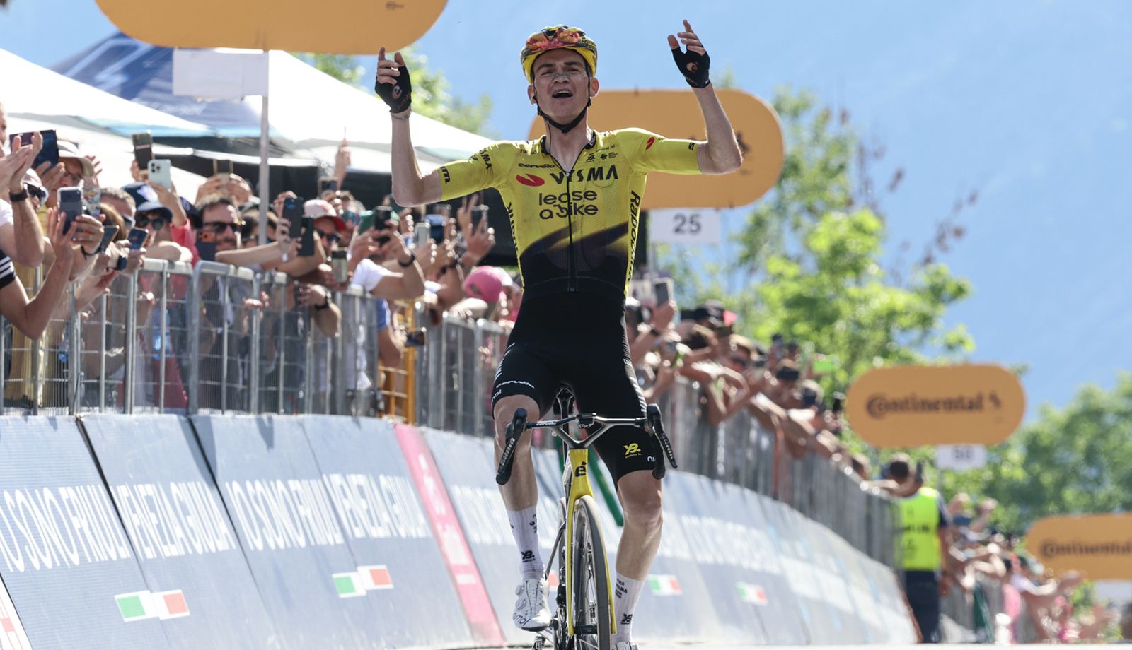 Kuss da continuidad al festival del Visma en el Giro ganando la etapa reina