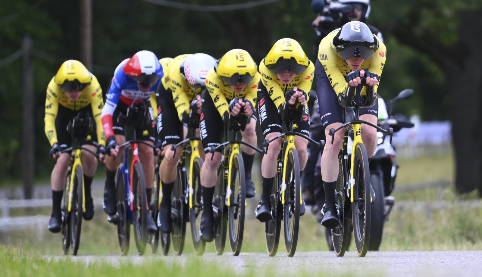 Visma se impone en la contrarreloj por equipos del  Tour Auvergne - Rhône-Alpes