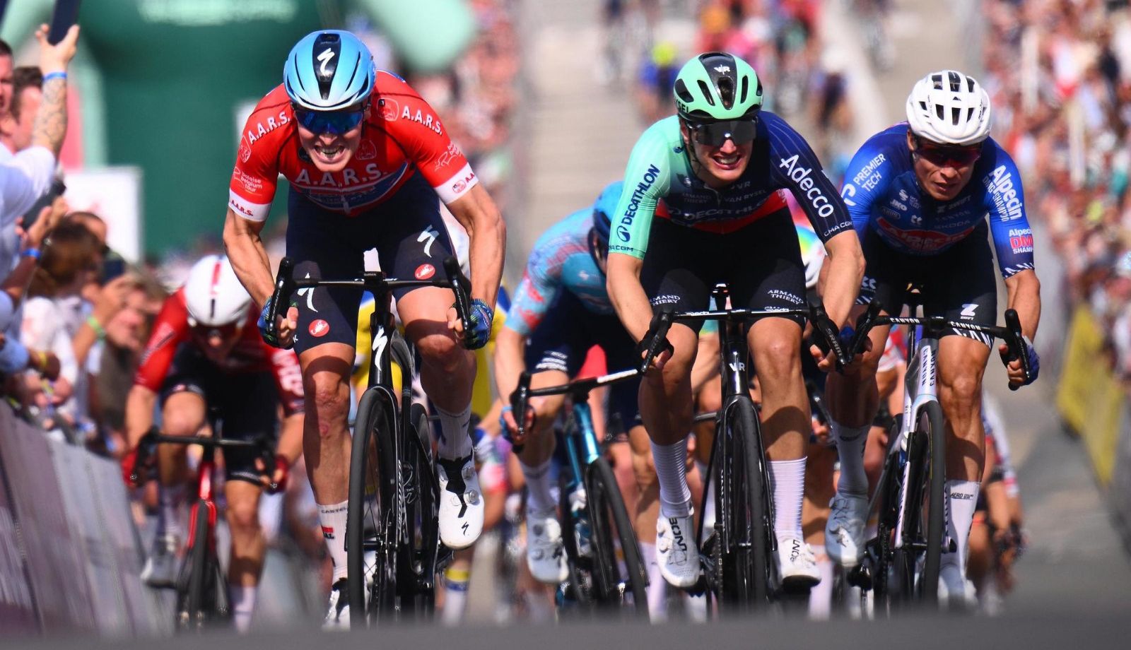 Tim Merlier gana la 2ª etapa y se hace con el liderato en la Vuelta a Bélgica