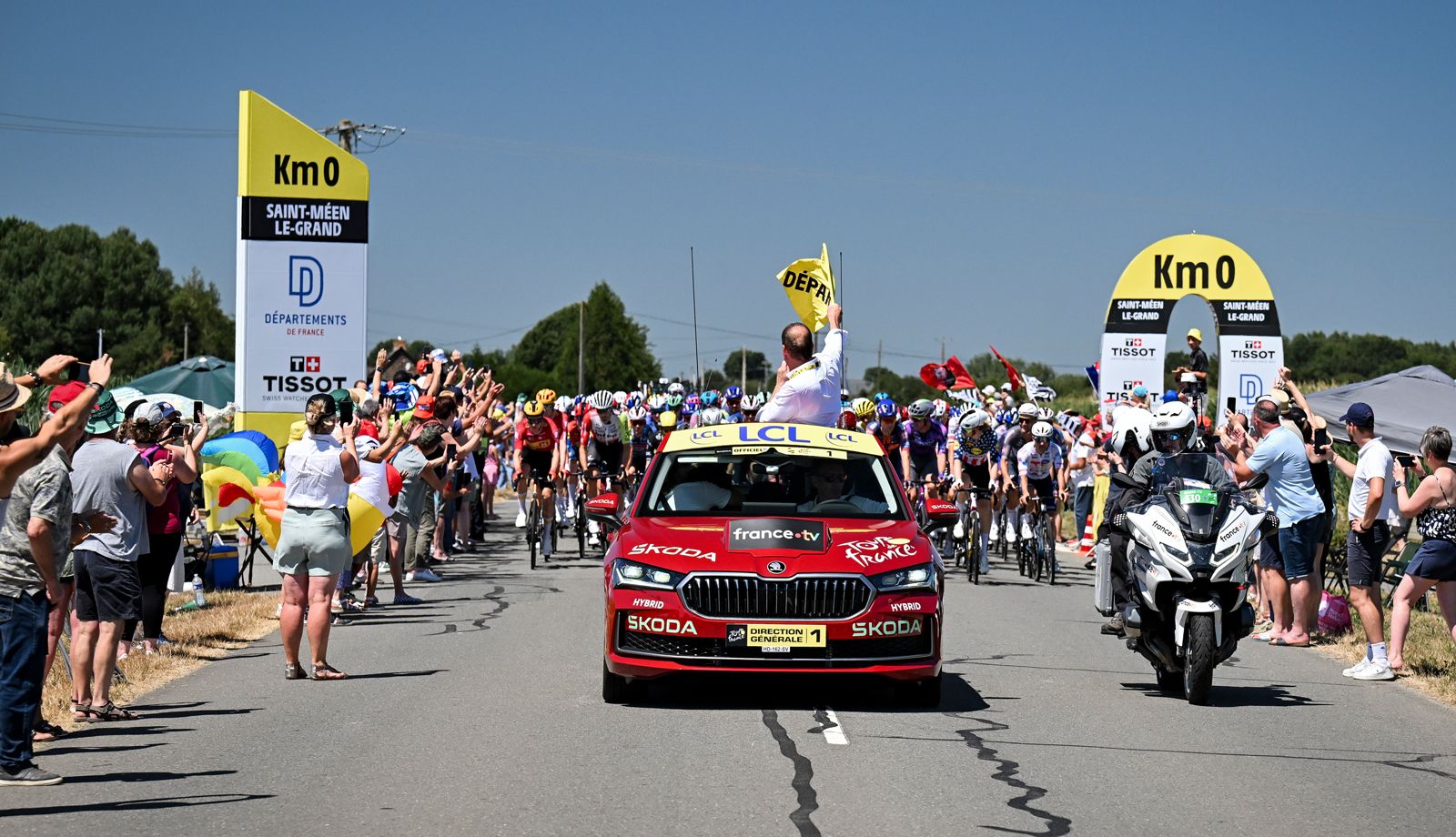 Salida de una etapa en el Tour 2025