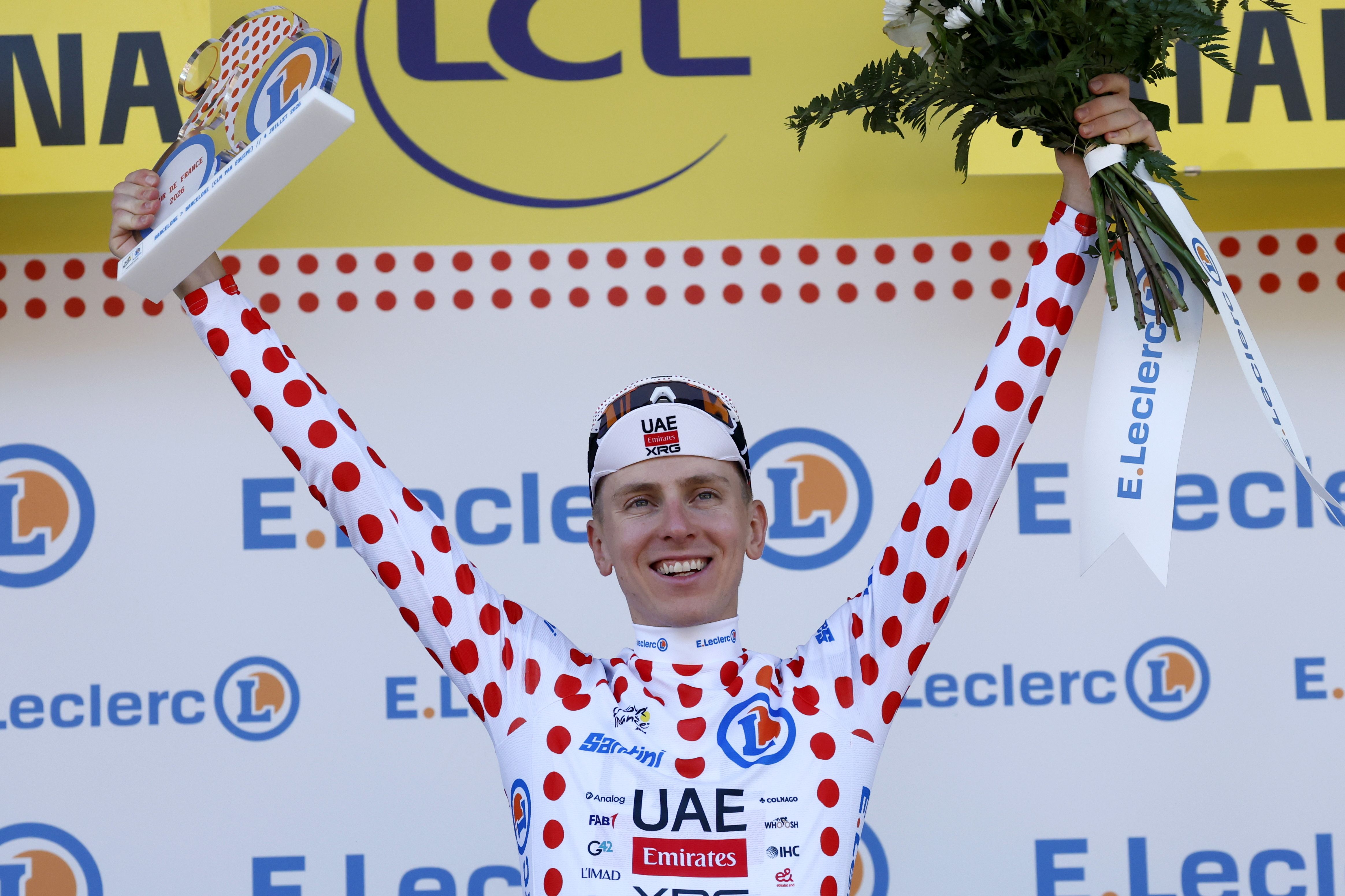 Pogacar lucirá el maillot de puntos rojos de la montaña al ser el mejor en la subida final a Montjuic
