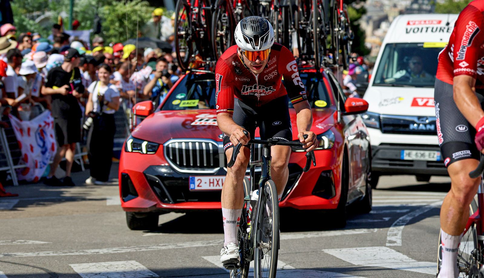 Arnaud De Lie, enfermo, abandona el Tour tras pasar un calvario en la 3ª etapa