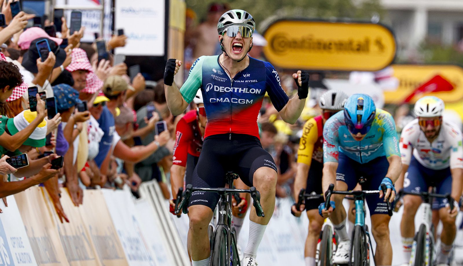 Olav Kooij estrena en Pau su cuenta de victorias en el Tour