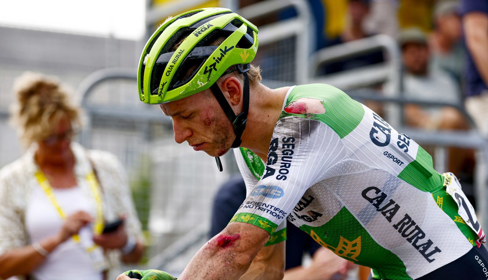 Alex Molenaar abandona el Tour tras su caída en Pau