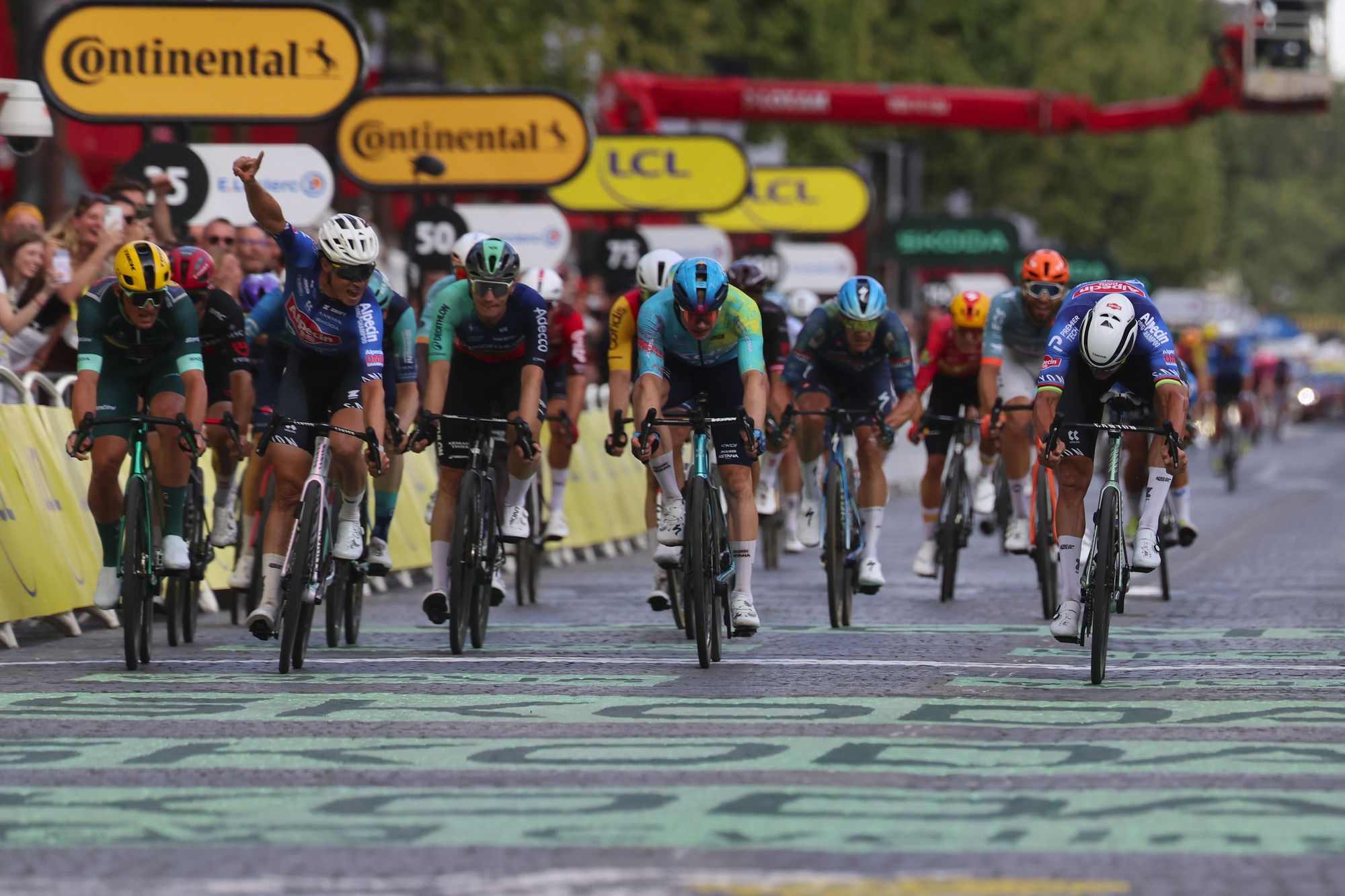 Mathieu Van der Poel: “Esta forma de ganar ha sido digna de un sueño”