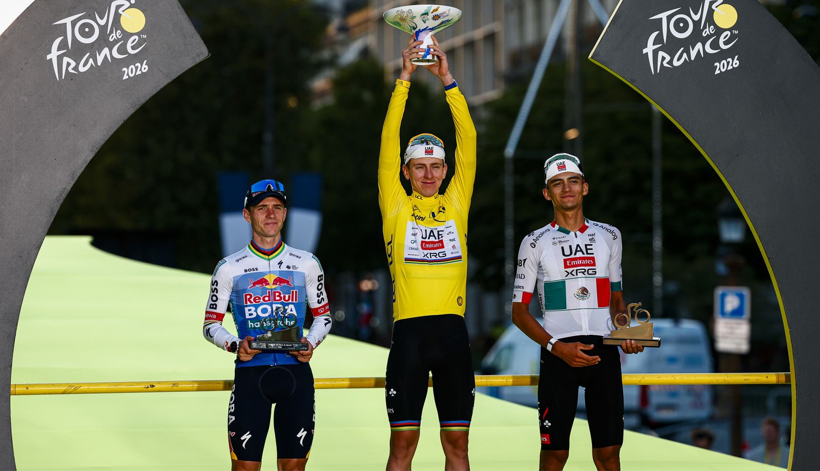 Podio del Tour de Francia 2026