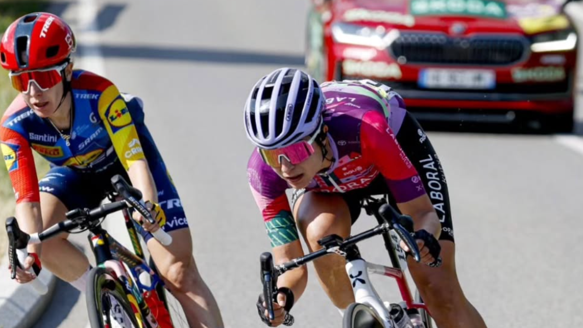 Los sujetadores 'aero' de la discordia del Tour de Francia Femenino.