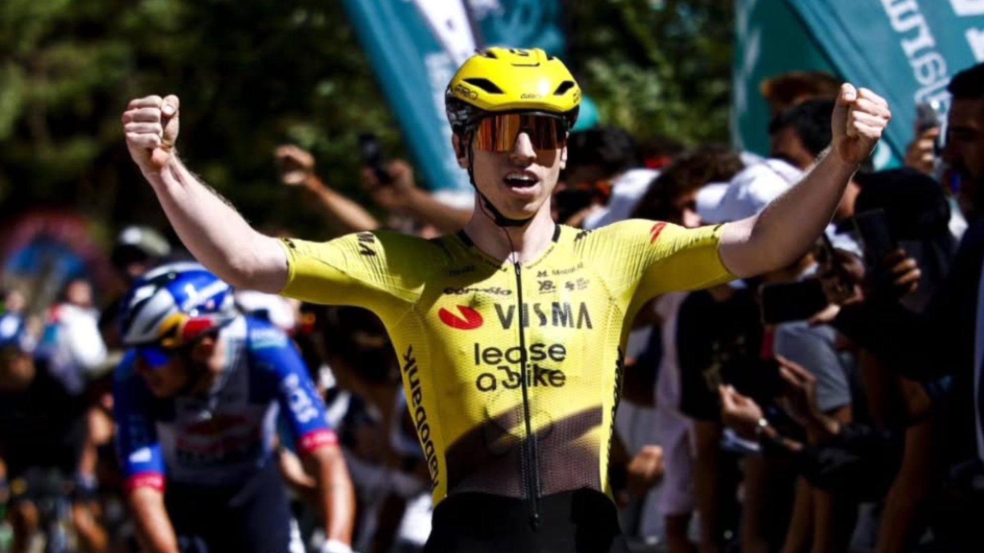Matthew Brennan gana en el Alto del Castillo para vestirse de líder.