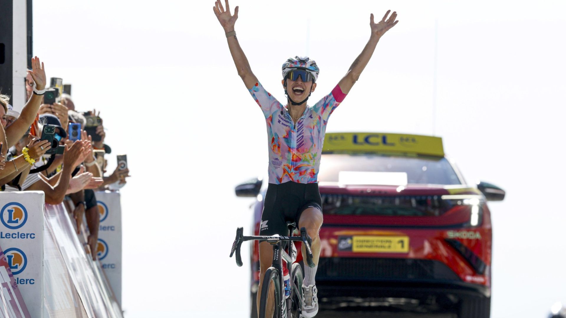 Kasia Niewiadoma conquista el Ventoux y el maillot amarillo.