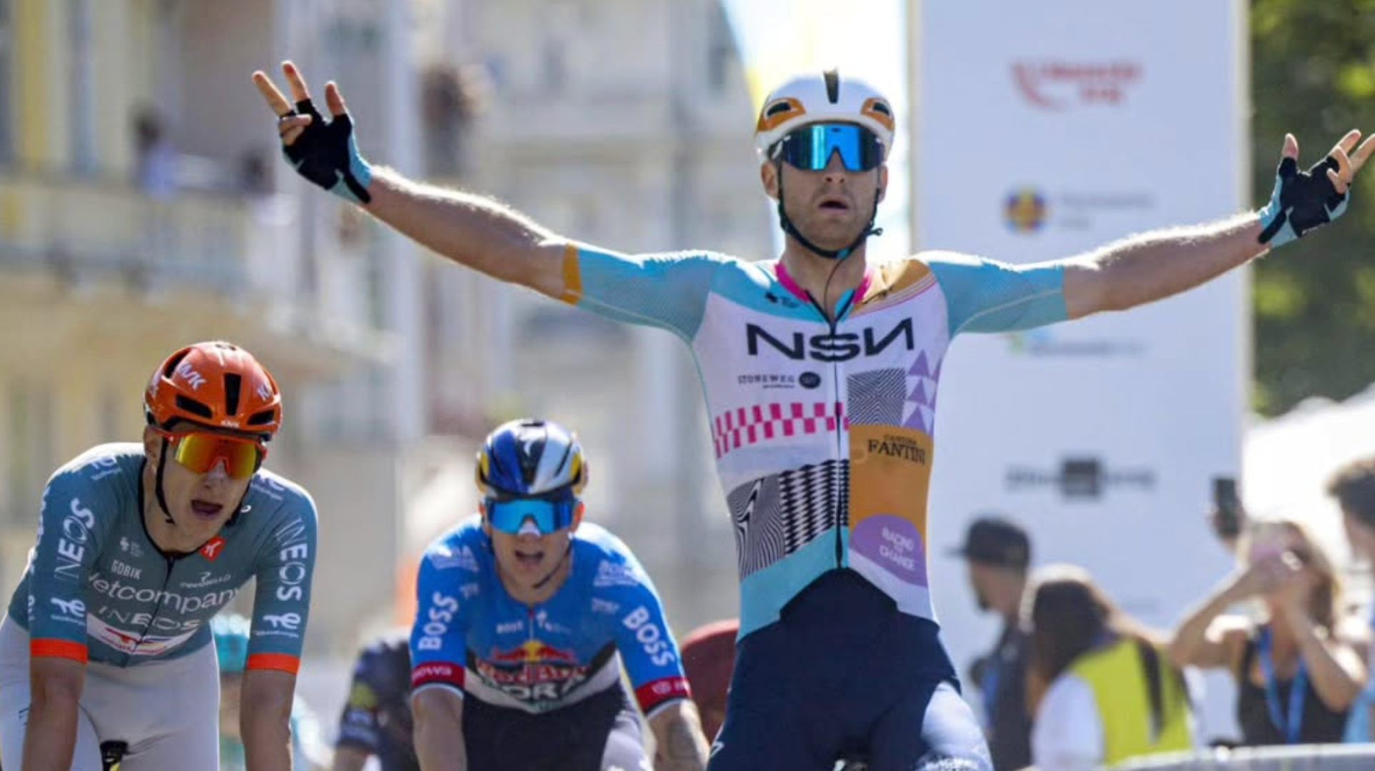 Riley Sheehan se impone al sprint en la primera etapa. Riley Sheehan se impone al sprint en la primera etapa.