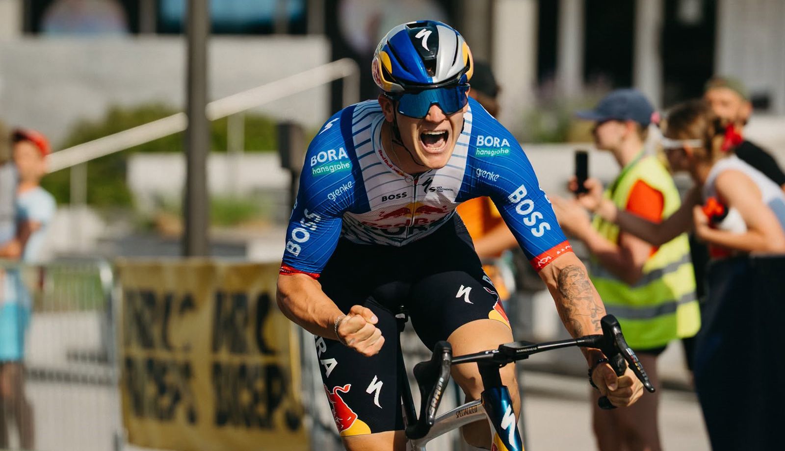 Romet Pajur festejando su victoria en el pasado Campeonato de Estonia en ruta. Romet Pajur festejando su victoria en el pasado Campeonato de Estonia en ruta.