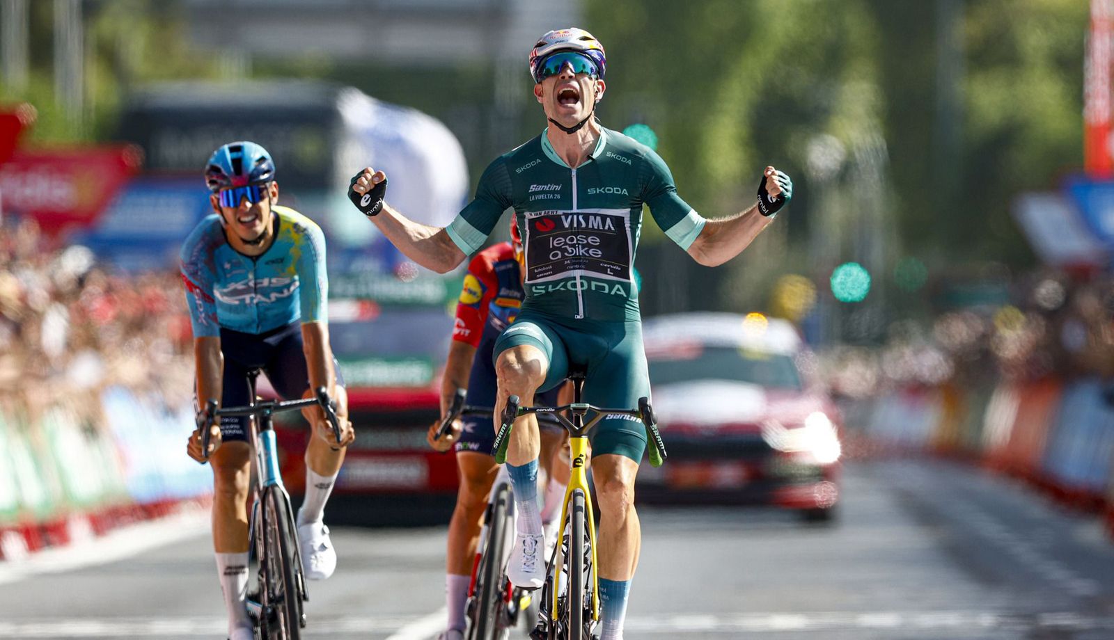 Van Aert repite en Córdoba y manda la Vuelta al descanso con otra victoria de clase