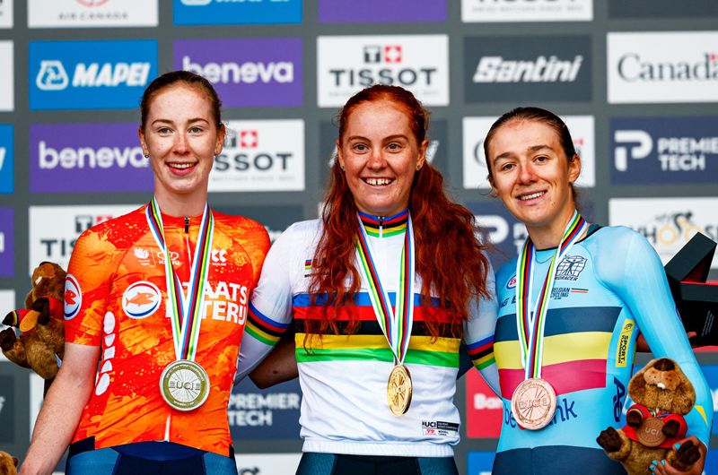 Podio del Mundial CRI sub 23, con Felicity Wilson Haffenden, Nienke Vinke y Luca Vierstraete.