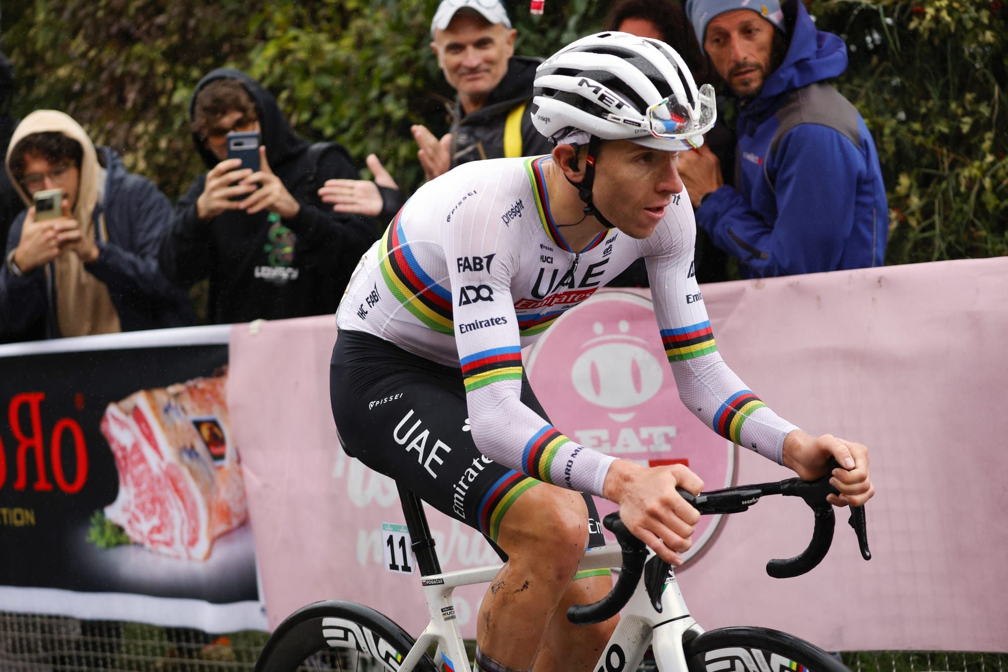 Tras dos años de arco iris, Pogacar pasará el maillot el domingo