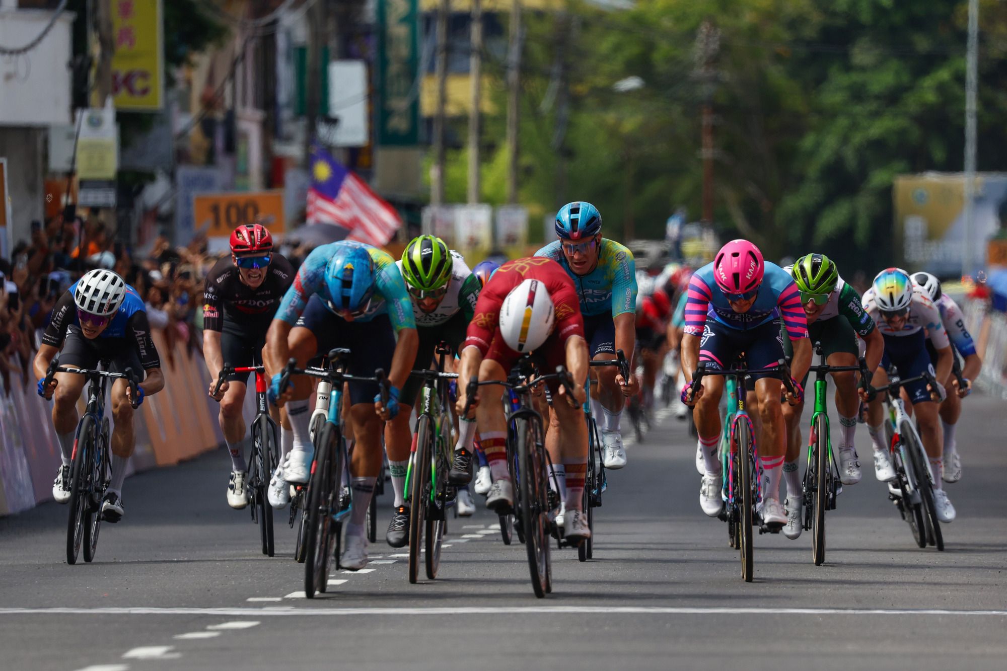 Malucelli estrena el Tour de Langkawi con una victoria por milímetros