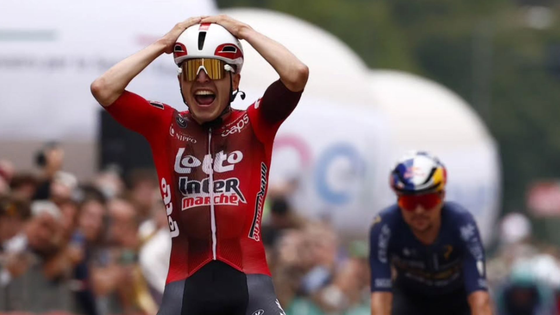 Jarno Widar se impone a Pidcock y Jorgenson en un agónico sprint
