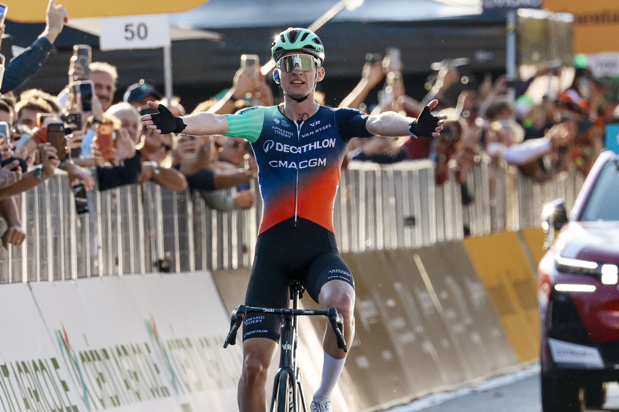 Seixas celebra su victoria en Il Lombardia