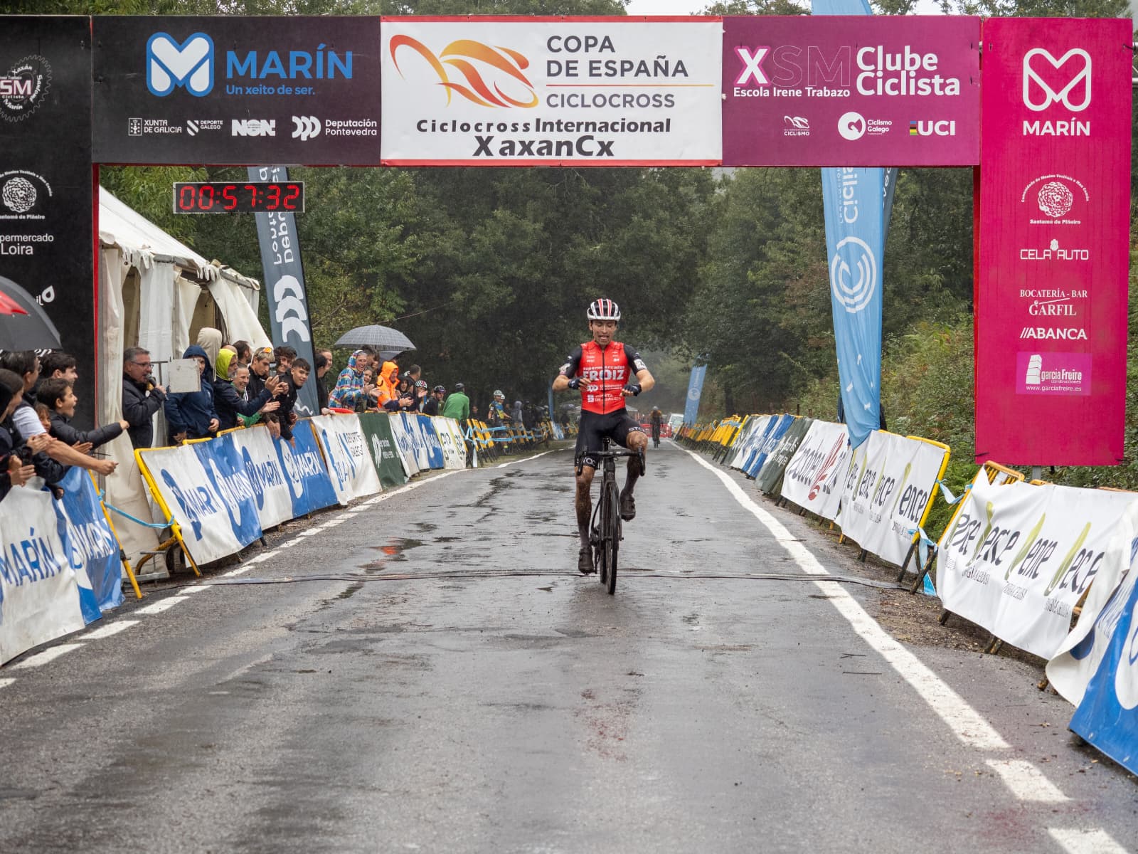 Miguel Rodríguez y Alexandra Valade se llevan la Copa de España de ciclocrós en Marín
