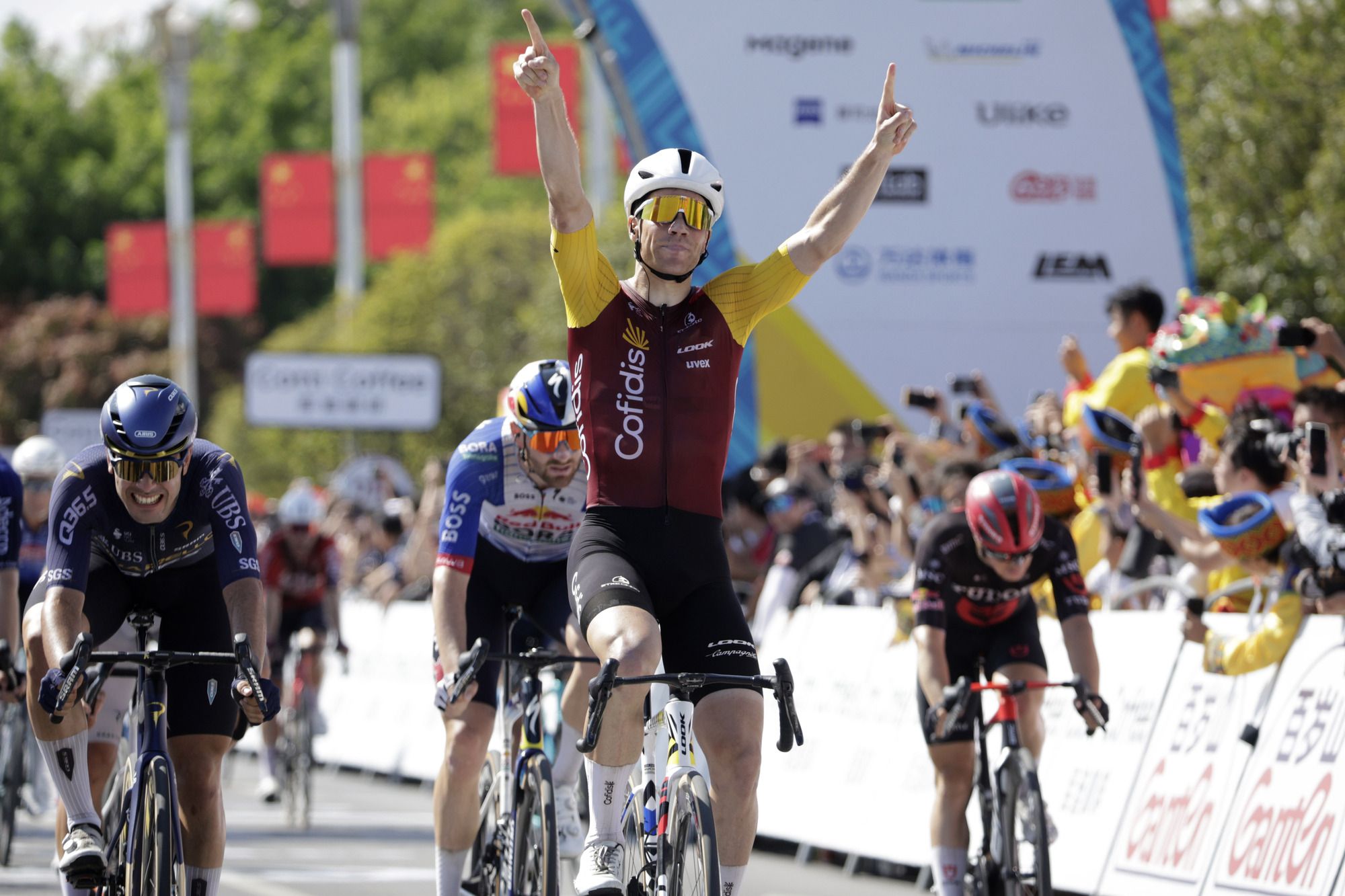 Milan Fretin repite victoria en Guangxi tras una caída de Paul Magnier en el sprint Milan Fretin repite victoria en Guangxi tras una caída de Paul Magnier en el sprint