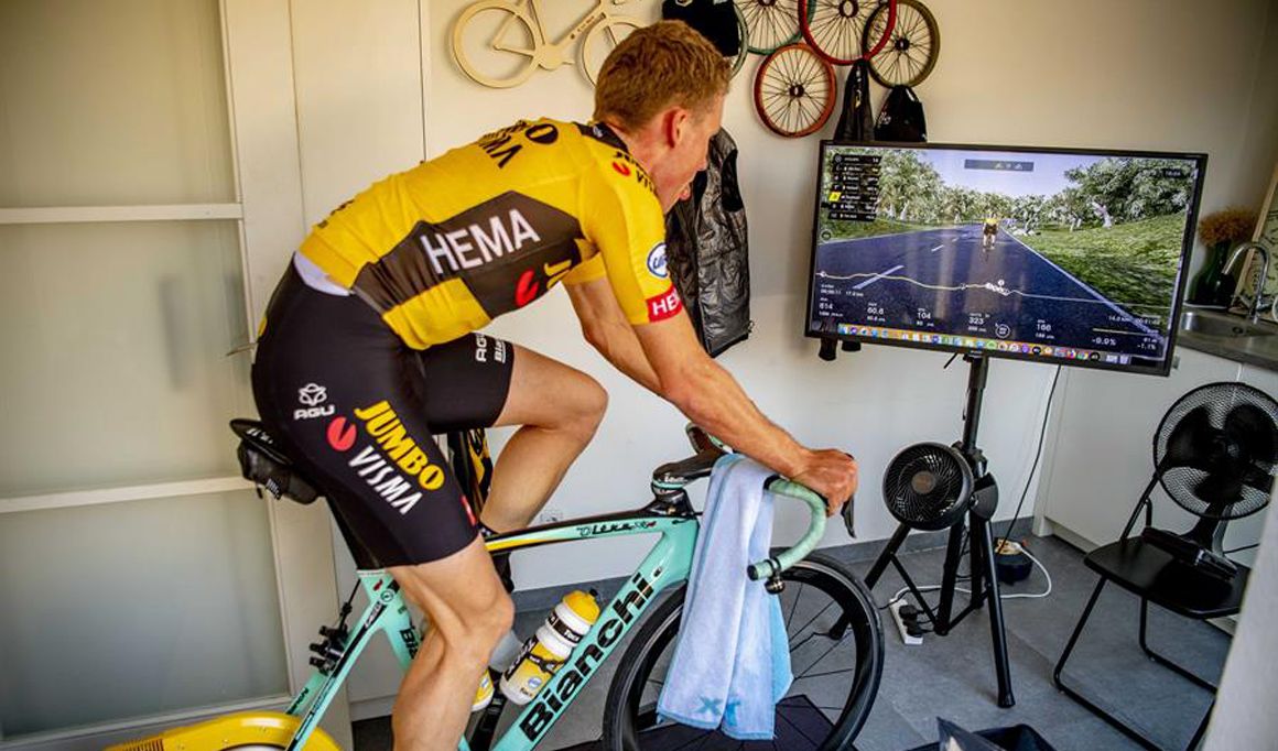 Mike Teunissen (Jumbo-Visma) fue uno de los participantes en el Tour de Flandes virtual. Foto: EFE/EPA/ROBIN UTRECHT