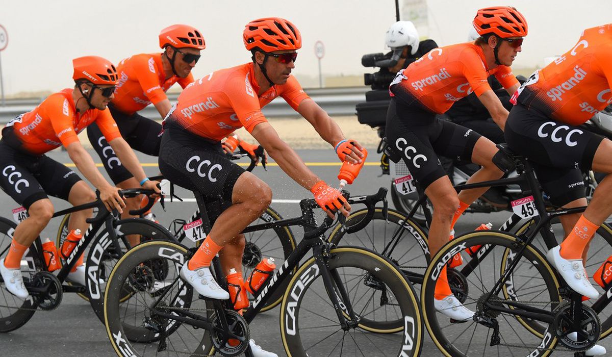 Una imagen de los ciclistas del CCC Team en el pasado UAE Tour. Foto: Bettini Photo Una imagen de los ciclistas del CCC Team en el pasado UAE Tour. Foto: Bettini Photo