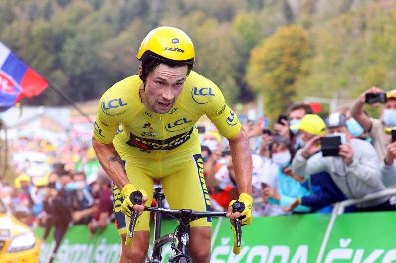 Roglic, a pocos metros de cruzar la meta
