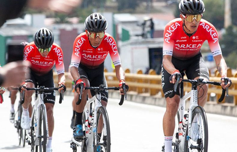 Anacona tirando de Nairo Quintana en una imagen reciente