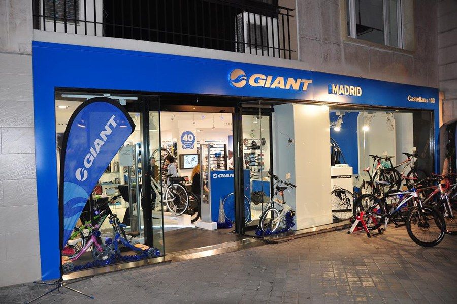 Indurain inaugura el primer Giant Store en Madrid