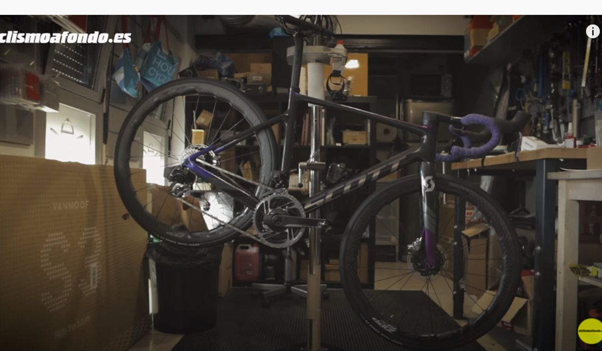 [VÍDEO] Scott Addict RC Supersonic con SRAM RED eTap AXS, montamos una bici de ensueño
