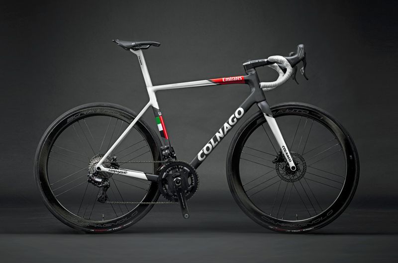 V3Rs TDF POGA   WHITE   laterale   fondo nero