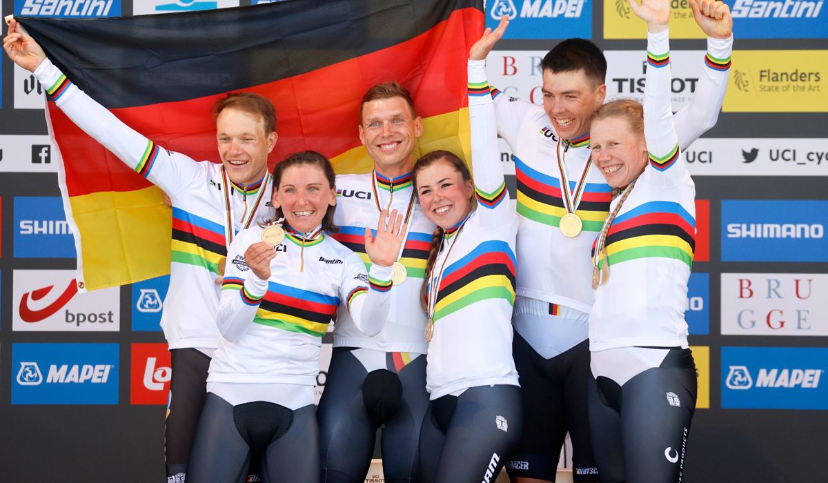 Tony Martin se retira vestido con el arcoíris: Alemania gana el relevo mixto del Mundial Tony Martin se retira vestido con el arcoíris: Alemania gana el relevo mixto del Mundial