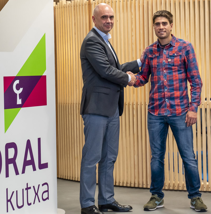 Acuerdo entre Laboral Kutxa y la Fundación Euskadi para impulsar el ciclismo base Acuerdo entre Laboral Kutxa y la Fundación Euskadi para impulsar el ciclismo base