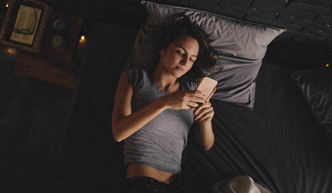 Estudio sobre el uso de móvil por la noche y la calidad del sueño en deportistas