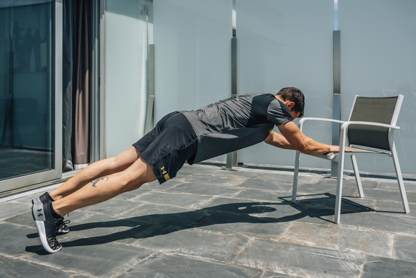 Yo entreno en casa / Día 1: Entrenamiento con sillas