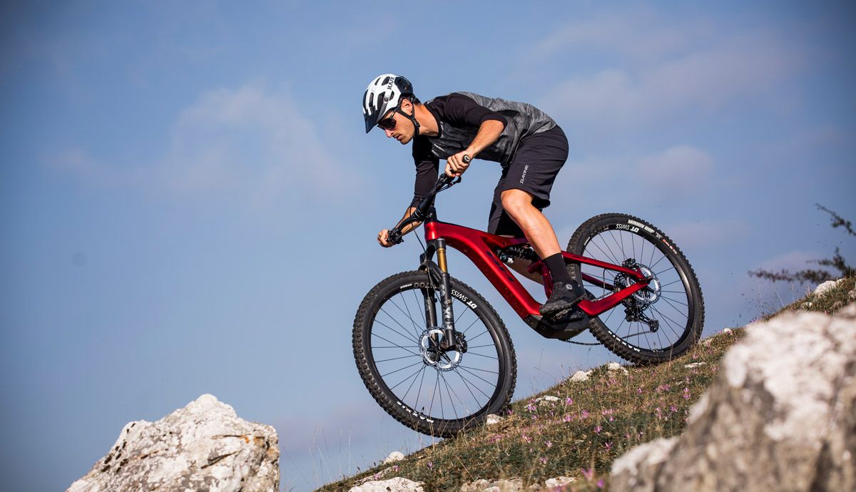 Nueva BH AtomX Carbon. Líneas impecables (3)