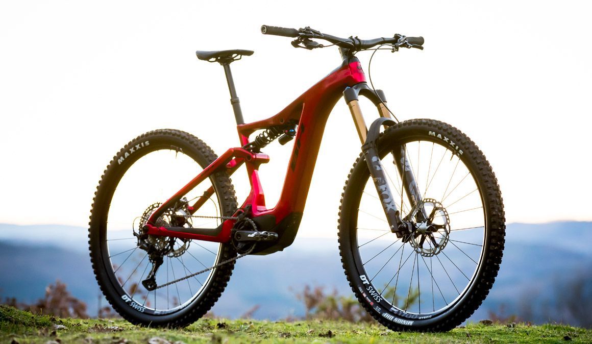nueva bh atomx carbon lineas impecables