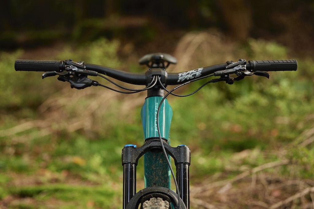 FOCUS JAM CARBONUS MY22 MTB JAM 8 9 Front CIS 2951 copia