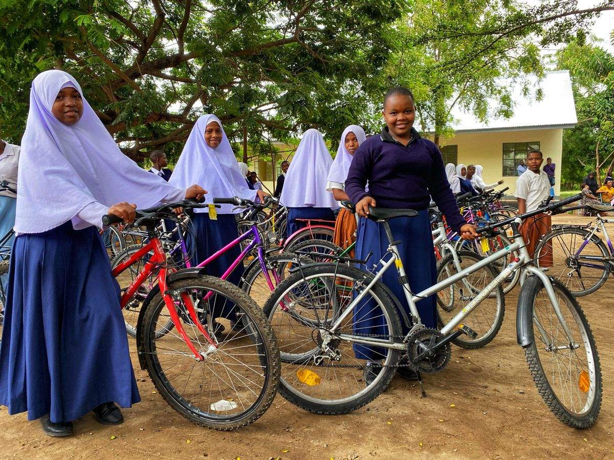 La Magia del Kilimanjaro. La Magia del Kilimanjaro. Algunas de las bicis que fueron repartidas a las niñas de las escuelas