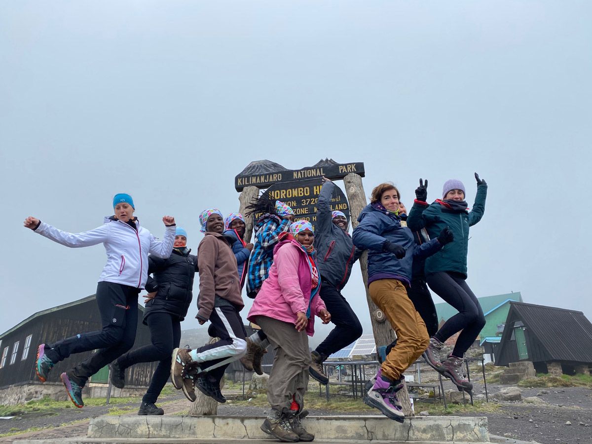 La Magia del Kilimanjaro. Equipo de mujeres locales que hicieron el sueño realidad