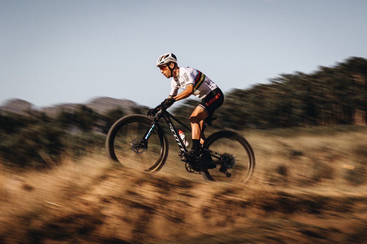 Nino Schurter y Kate Courtney con Scott SRAM hasta 2024 (14)