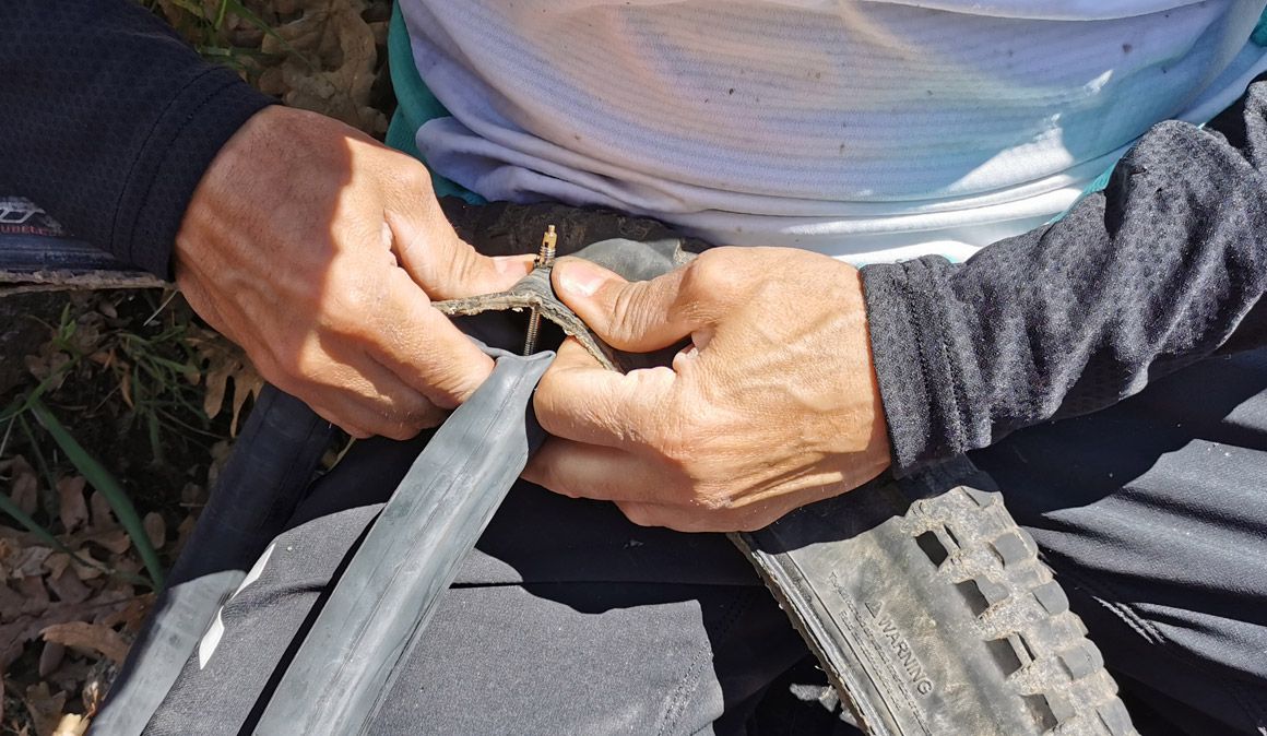 2 maneras extremas de reparar un tubeless 6